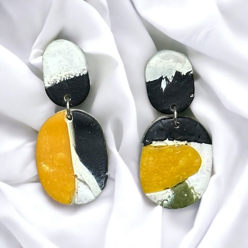 STM15 | Polymer Clay Earrings | Snow on The Moon Collection - 耳環/耳夾 - 防水材質 黃色