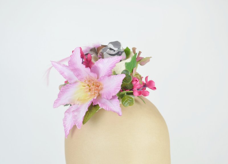 Headpiece Fascinator Cocktail Hat with Bright Feathered Bird in Nest - 髮夾/鯊魚夾 - 其他材質 粉紅色