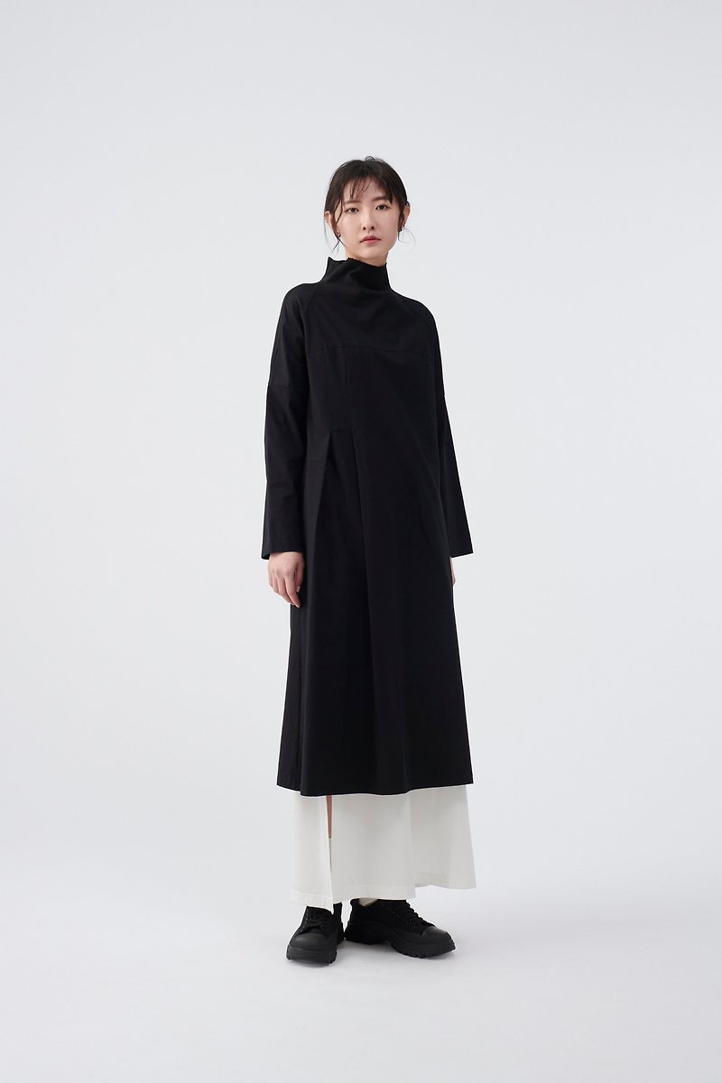 TRAN - Pleated High Collar Slip Dress - ชุดเดรส - ผ้าฝ้าย/ผ้าลินิน สีดำ