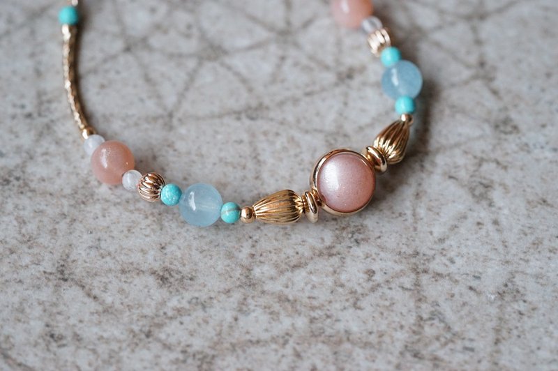 Mermaid Song - 14K Gold Stone/Aquamarine/White Moonlight/ Stone Bracelet - สร้อยข้อมือ - คริสตัล หลากหลายสี