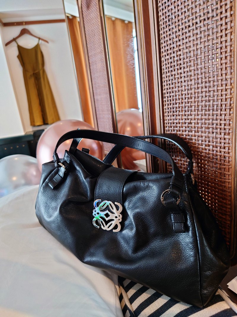 中古美品 Loewe牛皮法棍包單肩包手提包側揹包腋下包餃子包通勤包 - 手提包/手提袋 - 真皮 黑色