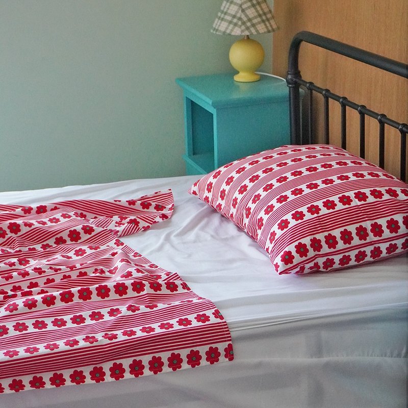 Daisy summer blanket | pillowcase (red) - เครื่องนอน - ผ้าฝ้าย/ผ้าลินิน สีแดง