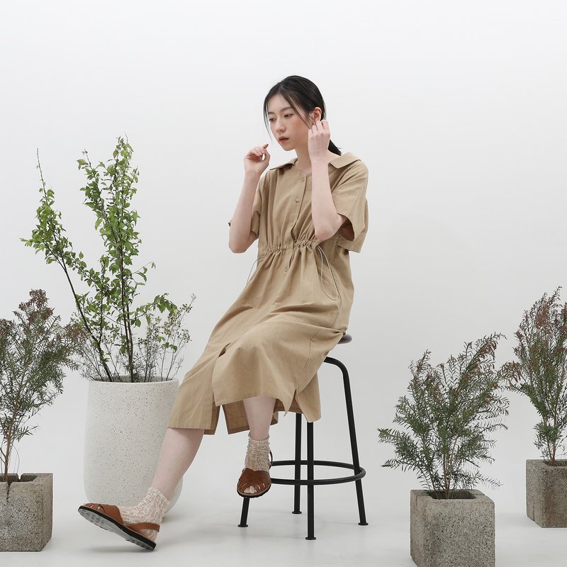 Daiyue_戴月翻領簍空洋裝_23SF106_卡其 - 連身裙 - 聚酯纖維 卡其色
