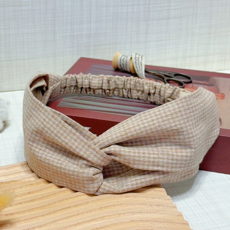 [Ingenious craftsmanship] Strawberry pink small plaid dyed fabric handmade cross twist hair tie - ที่คาดผม - ผ้าฝ้าย/ผ้าลินิน สึชมพู