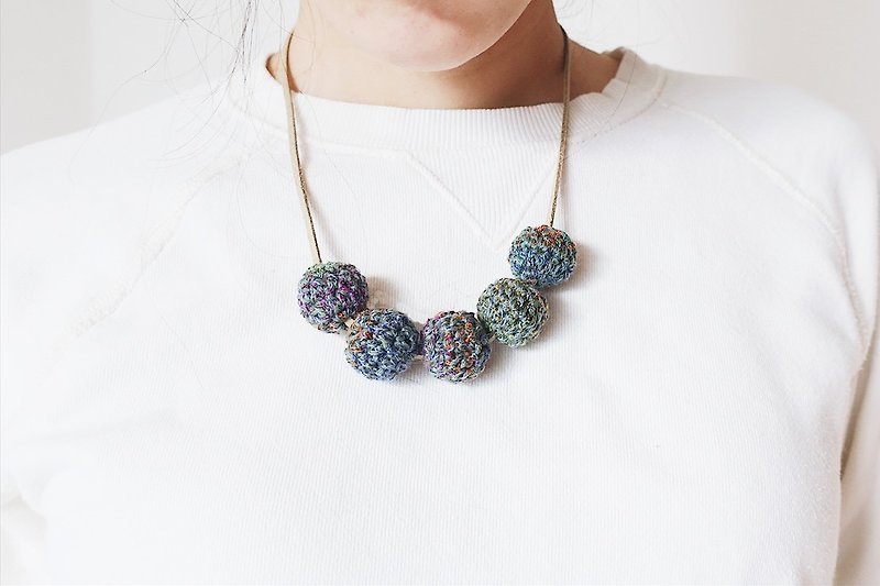 [Endorphin] braided yarn 毬 necklace - Necklaces - Wool Green