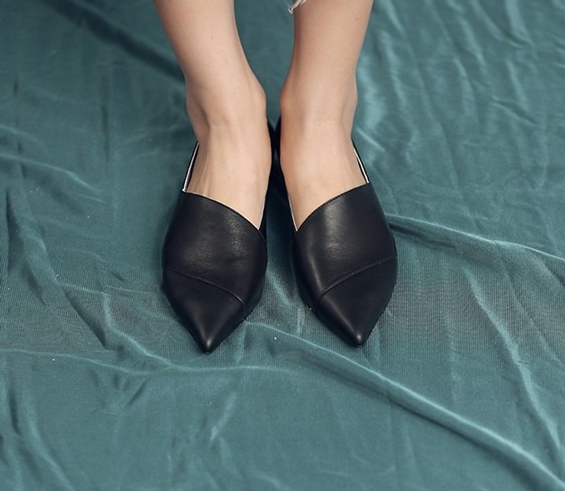 Oblique stitching arc pointed leather bag shoes black blue - รองเท้าหนังผู้หญิง - หนังแท้ สีดำ