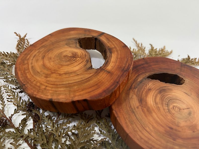 Taiwanese yellow cypress heavy oil root nodule (Zhenhaokang) wood grain coaster - exudes woody fragrance - Coasters - Wood 