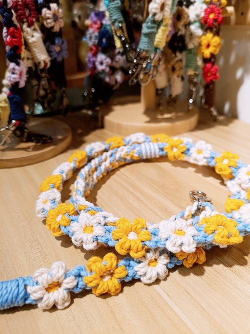 Benfy Shop 班菲購物台 可調/全花固定長度雙色花花手機掛繩背帶-天空藍+金黃+天然白