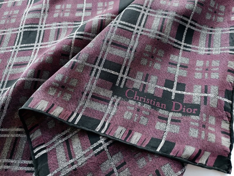 Vintage Christian Dior hand rolled designer Scarf, 32x 34 inches, Silk scarf. - 絲巾 - 絲．絹 紫色
