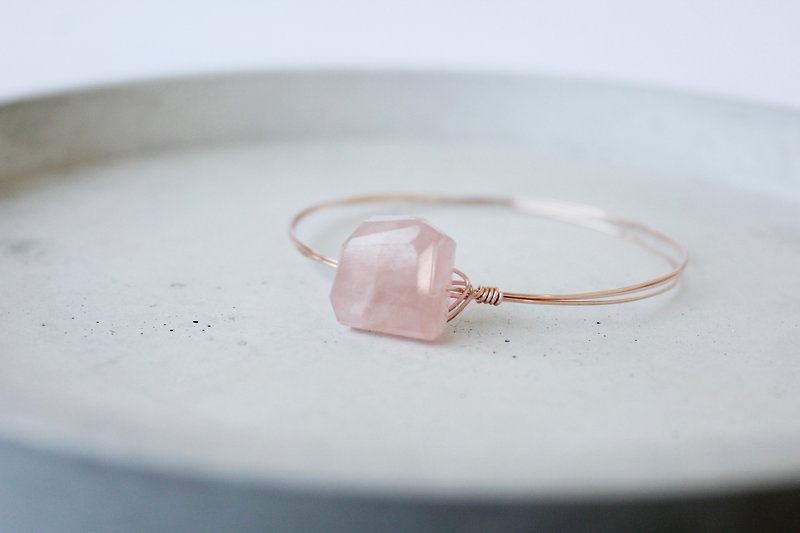 Hanami Yayoi: single rose quartz bracelet rose gold copper - Bracelets - Gemstone Pink