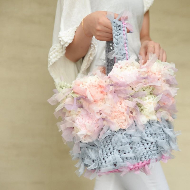 咲き編みフラワーバスケット - トート・ハンドバッグ - その他の素材 ピンク