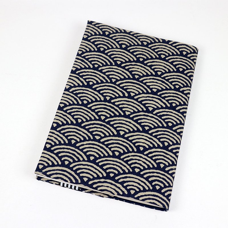 A5 Adjustable Mother's Handbook Cloth Book Cover - Qinghai Wave (Blue) - ปกหนังสือ - ผ้าฝ้าย/ผ้าลินิน สีน้ำเงิน