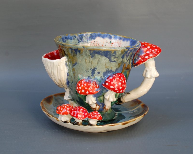 Amanita Mug & saucer, Art Cup with pocket ,Mushrooms - 茶壺/茶杯/茶具 - 陶 多色