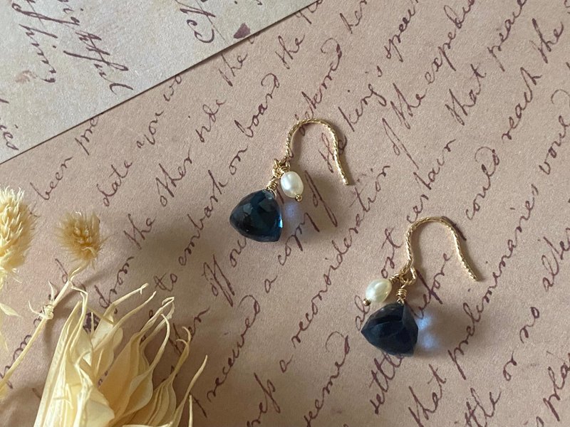 London Blue Stone Freshwater Pearl Gentle and Elegant Small Ice Rice Dumpling Light Jewelry 14KGF Earrings - ต่างหู - ไข่มุก สีน้ำเงิน