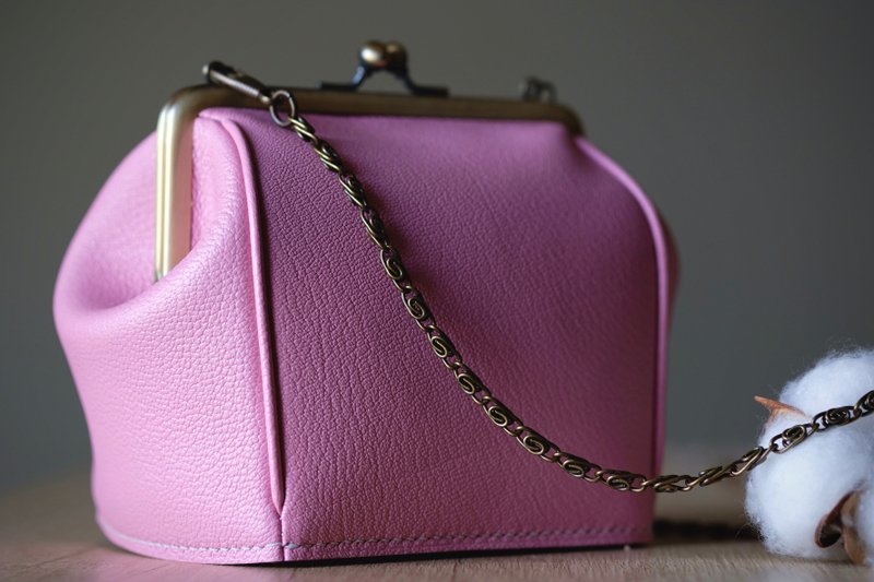 Crown Kisslock Bag - กระเป๋าแมสเซนเจอร์ - หนังแท้ หลากหลายสี