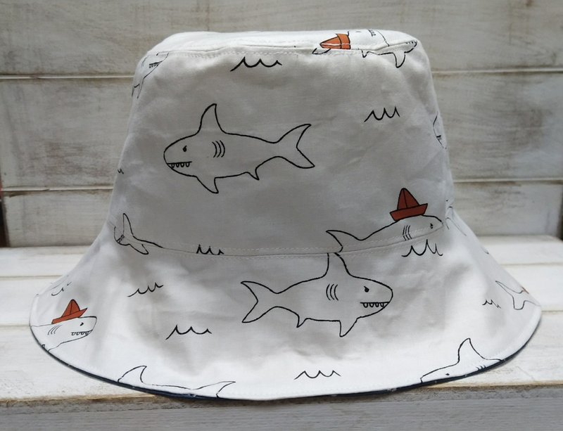 Shark organic cotton irregular color stitching double-sided fisherman hat sun hat - หมวก - ผ้าฝ้าย/ผ้าลินิน หลากหลายสี