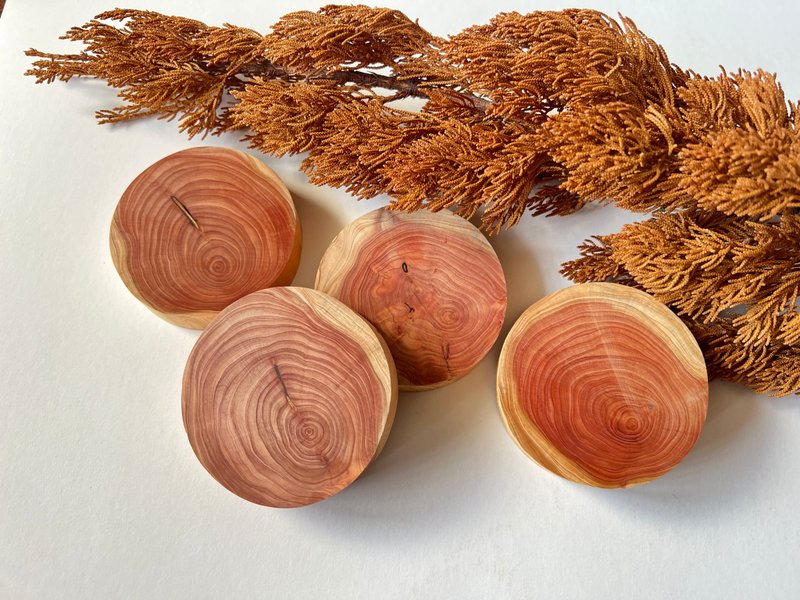 Taiwan Dragon Cypress Crimson Growth Ring Pattern Round Coaster - Wedding Gift/Christmas Gift/Emitting Wood Fragrance - ของวางตกแต่ง - ไม้ 