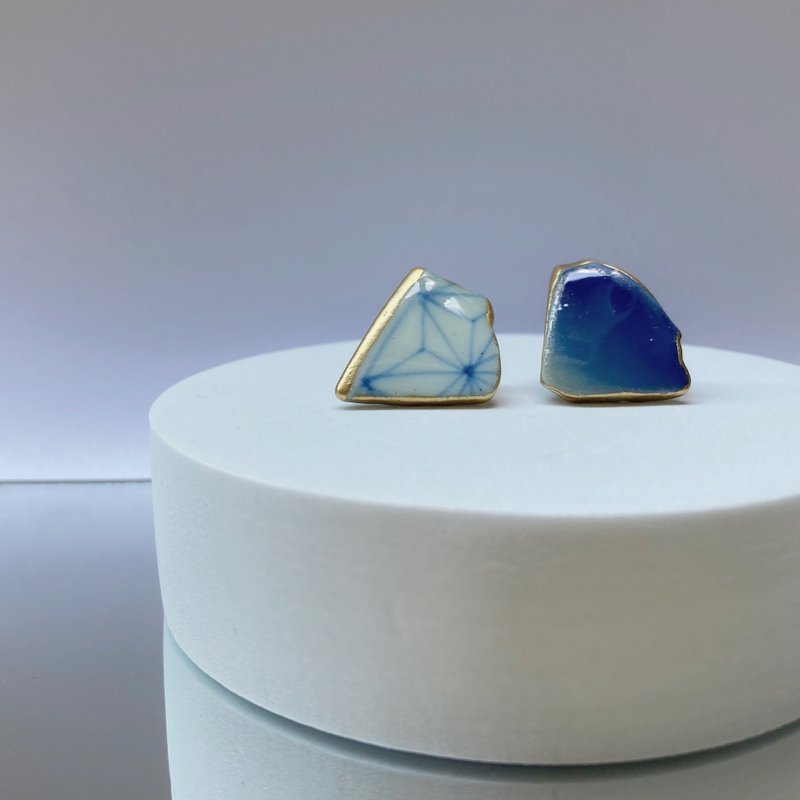 Japanese pattern sea pottery kintsugi earrings 【hemp leaf】 blue - ต่างหู - ดินเผา สีน้ำเงิน