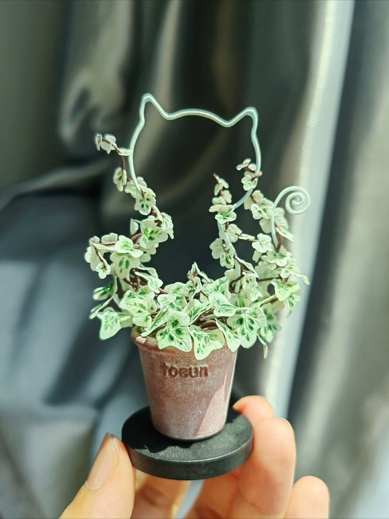 Miniature Clay Snow Ivy Cat Climbing Trellis Potted Plant - Items for Display - Clay Green