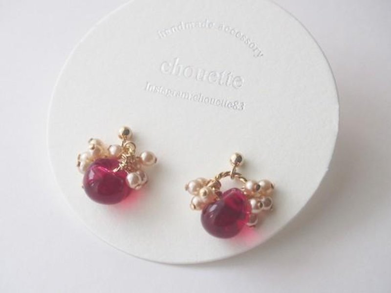 【14kgf】 Pearl Glass Beads Pierced Ruby - Earrings & Clip-ons - Other Metals 