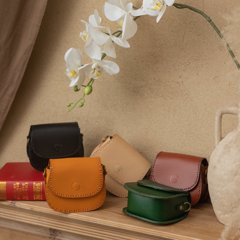 【Florence mini saddle bag】vegetable tanned leather saddle bag tip bag - กระเป๋าแมสเซนเจอร์ - หนังแท้ ขาว