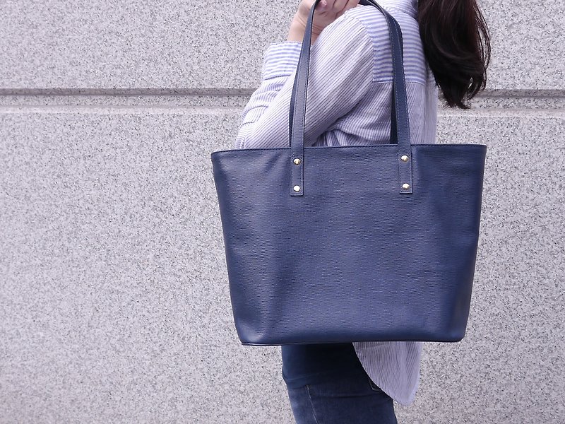Simple leather tote bag - blue ink - Messenger Bags & Sling Bags - Genuine Leather Blue