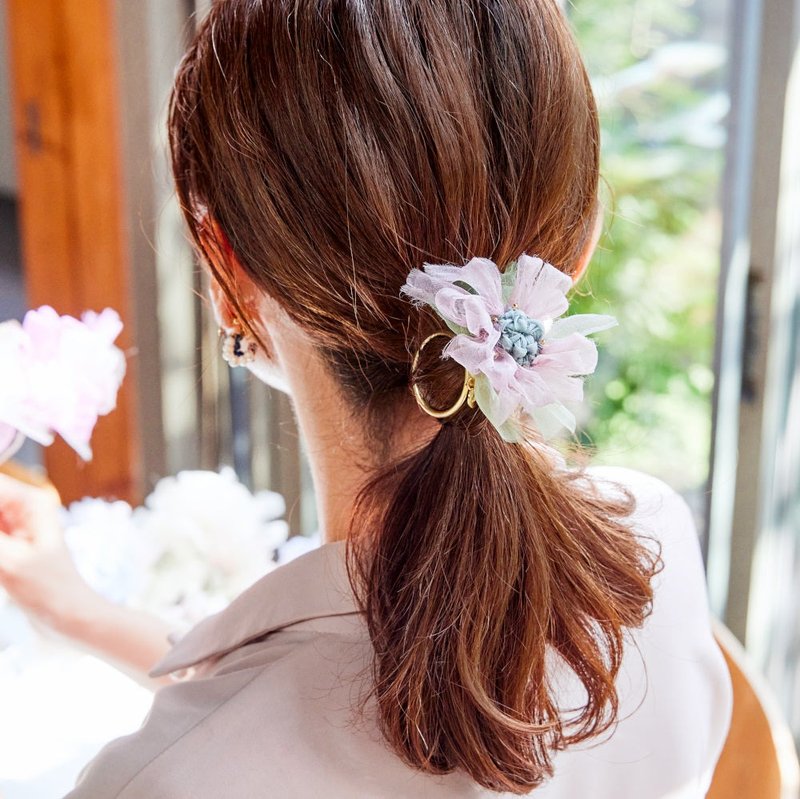 Blooming knit flower lover hair clip | Cosmos - เครื่องประดับผม - เส้นใยสังเคราะห์ สึชมพู