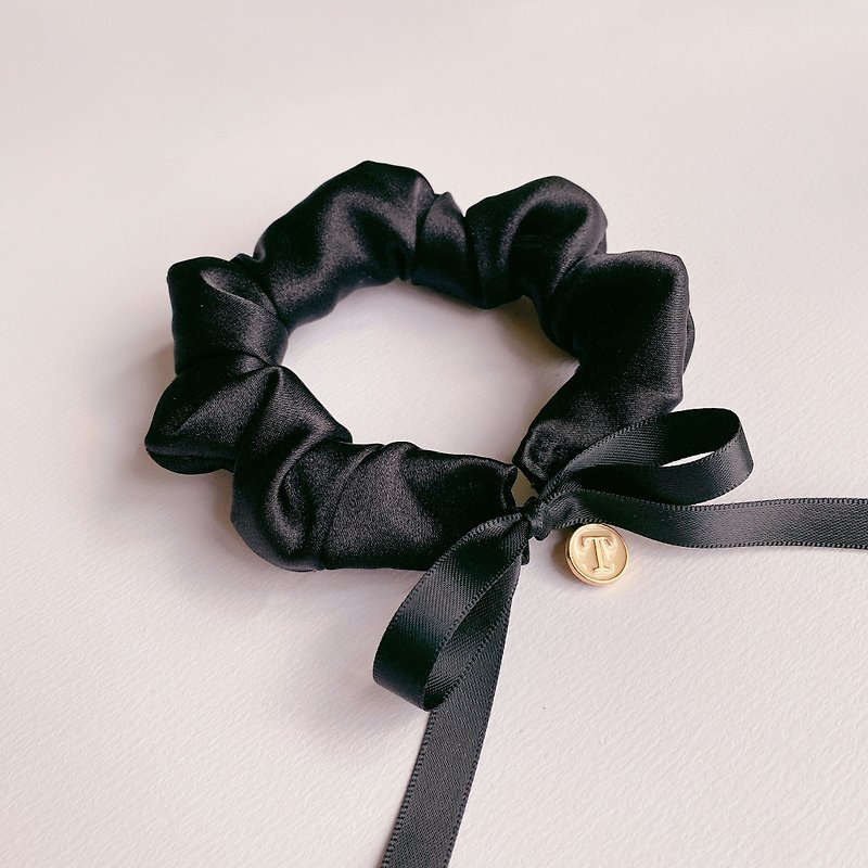 Evening dress pet collar custom lettering - ปลอกคอ - ผ้าไหม สีดำ