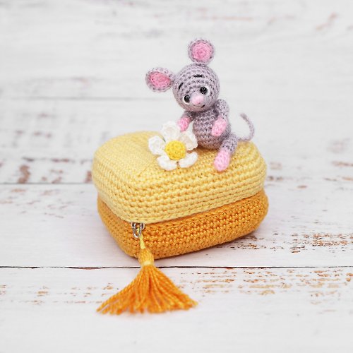 Sankatoys Crochet pattern Micro Mouse heart box, PDF Digital Download, DIY mini amigurumi
