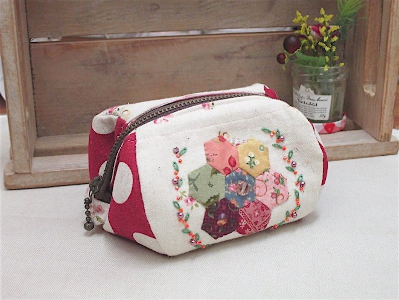wonderland22 grandmother garden mouth gold package | mo frame - Toiletry Bags & Pouches - Cotton & Hemp Red
