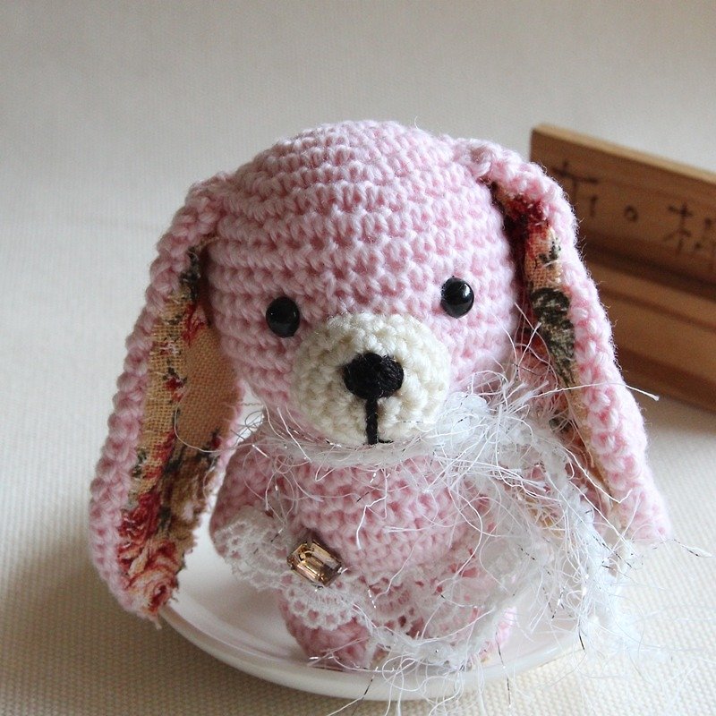 Amigurumi crochet doll: Little bear, pink rabbit, Lace skirt - ตุ๊กตา - เส้นใยสังเคราะห์ สึชมพู