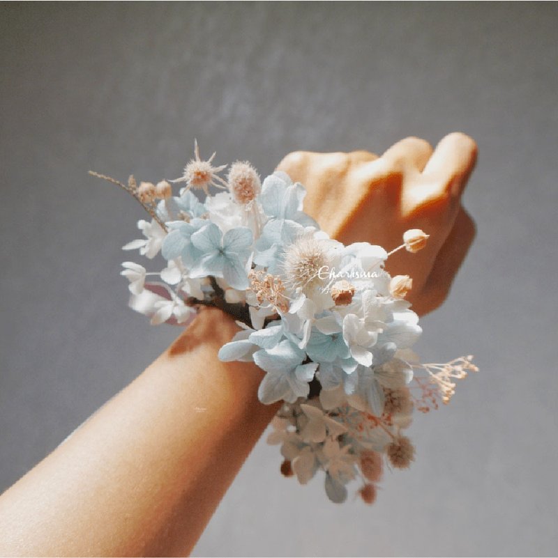 Bridesmaid wrist flowers | Wedding floral arrangements | Customizable | Preserved dried flowers - ช่อดอกไม้แห้ง - พืช/ดอกไม้ 