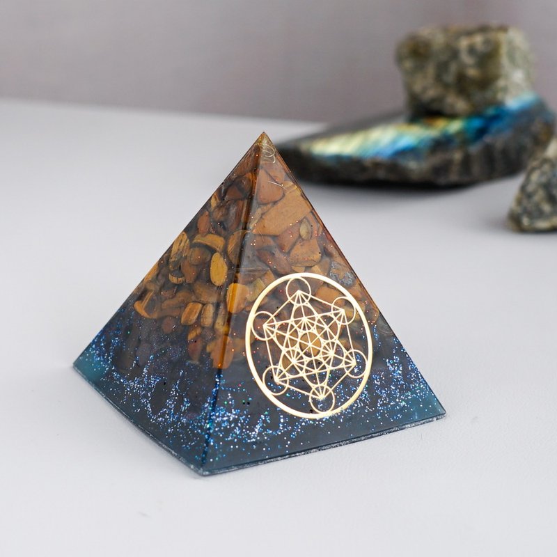 Pre-order [Stone, Blue Stone] Orgonite Crystal Energy Pyramid 6x6 cm - ของวางตกแต่ง - คริสตัล สีน้ำเงิน