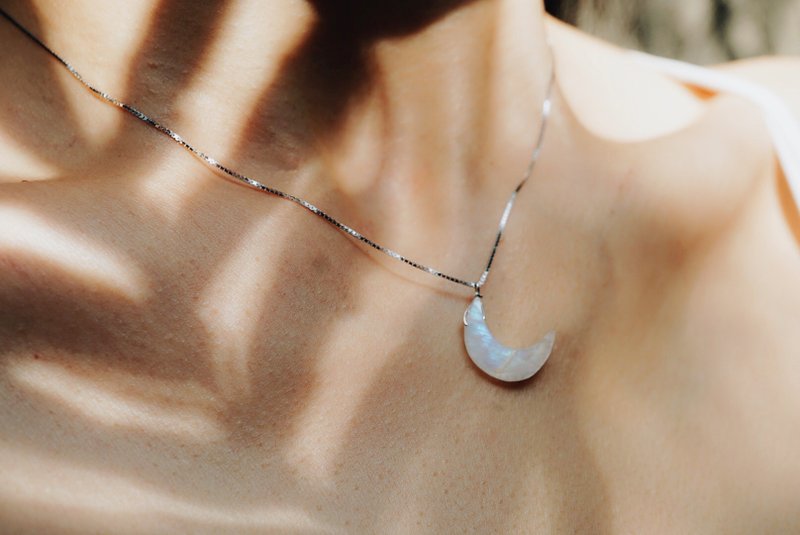 Moon Shape Moonstone Rose Gold Silver 925 Necklace - สร้อยคอ - เครื่องเพชรพลอย สีใส