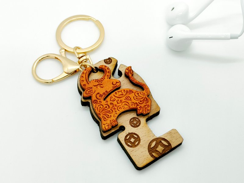 Zodiac ox Phone Stand Key Chain - อุปกรณ์เสริมอื่น ๆ - ไม้ สีกากี