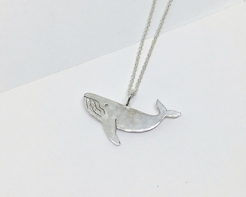 The small world of the sea. Humpback whale silhouette necklace. 925 sterling silver. sterling silver - สร้อยคอ - เงินแท้ สีเงิน