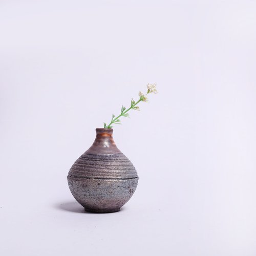 土灰釉掛分け 手作り花器 500x0.jpg