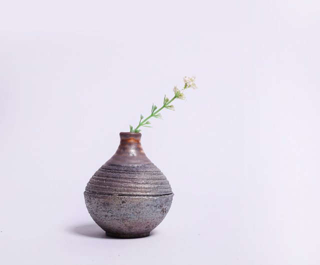 花瓶　薪窯陶器 明雅窯 l 薪焼志野黒土花器 丸型 H2 - ショップ Bardur ceramics 花瓶
