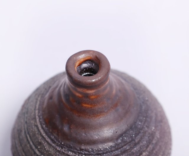 明雅窯 l 薪焼志野黒土花器 丸型 H2 - ショップ Bardur ceramics 花瓶
