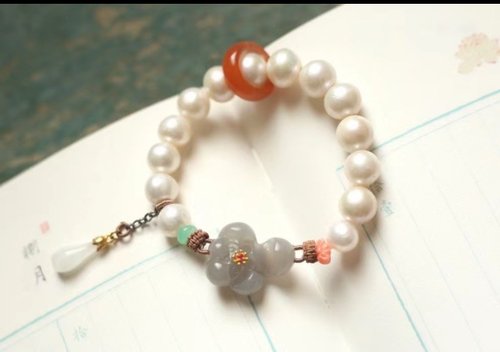 Angel's tears 天使之淚 Jewelry Design 天然和田玉 /和闐玉-煙紫玉蓮花 南紅平安環和田白玉蘭設計手串