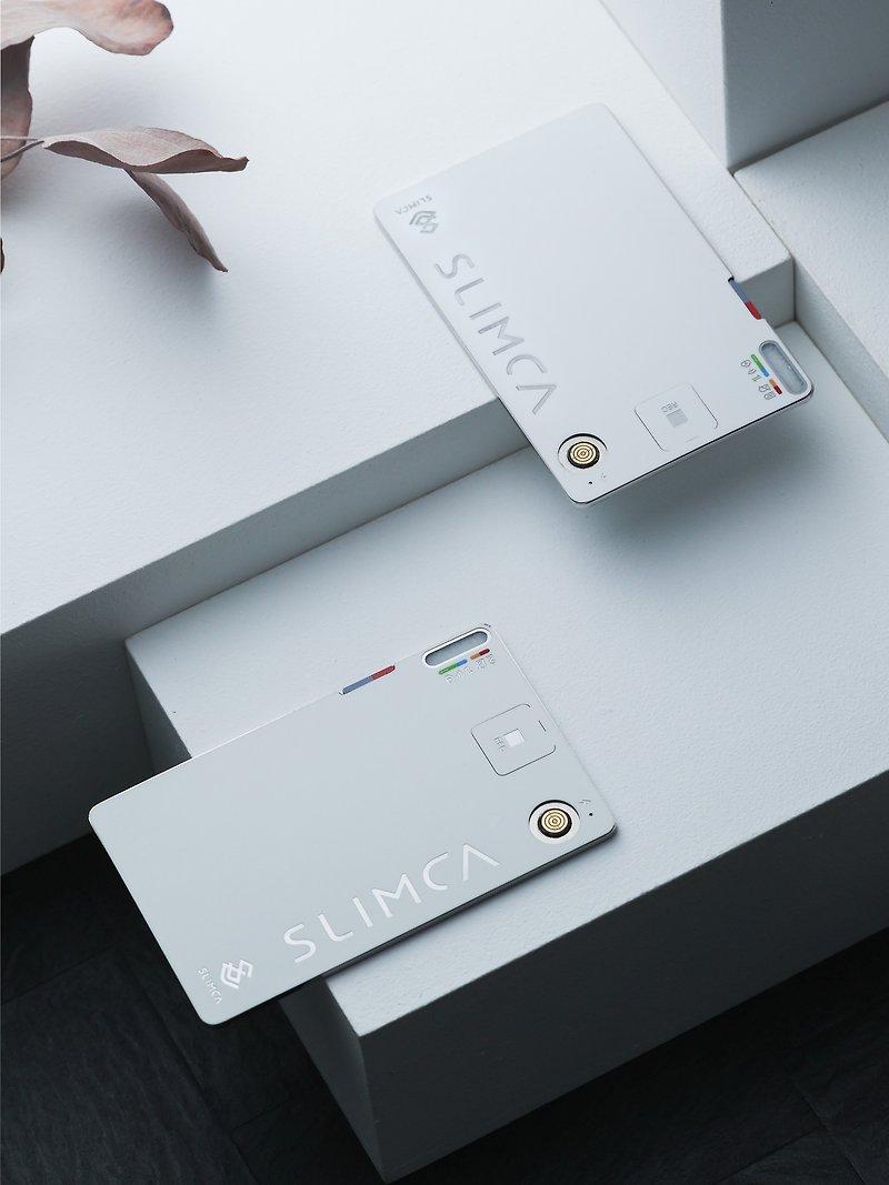 Slimca 超薄型記録カードの進化版ホワイト SD カードは持ち運びが簡単で、ID カード ホルダー レザー バッグに入れられます。 - その他 - その他の素材 ホワイト