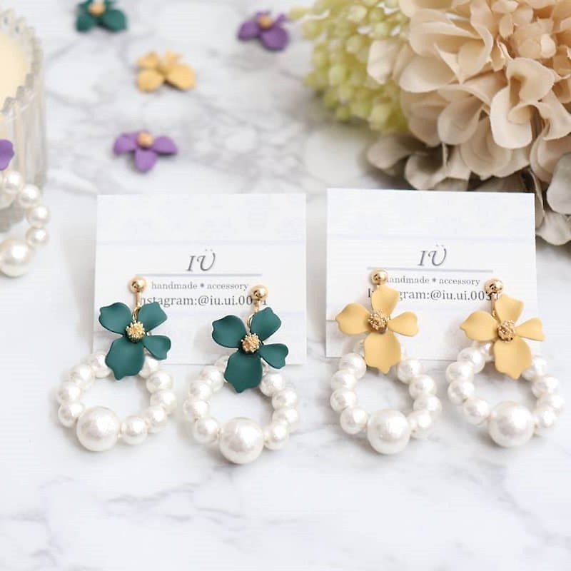 Green flower pearl clip earrings - Earrings & Clip-ons - Pearl Green