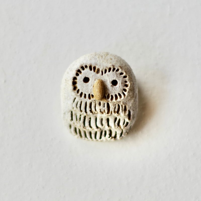 White owl broach - Brooches - Pottery White