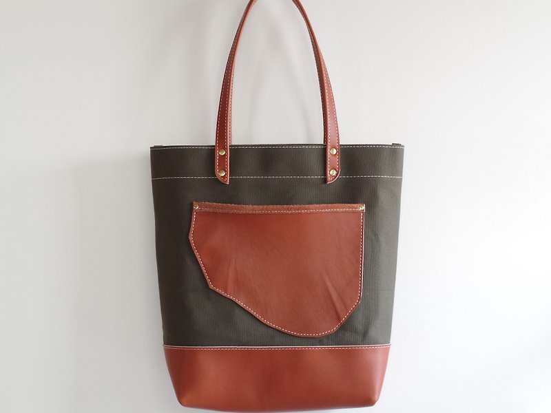 Leather × Canvas tote bag - กระเป๋าถือ - หนังแท้ สีเขียว