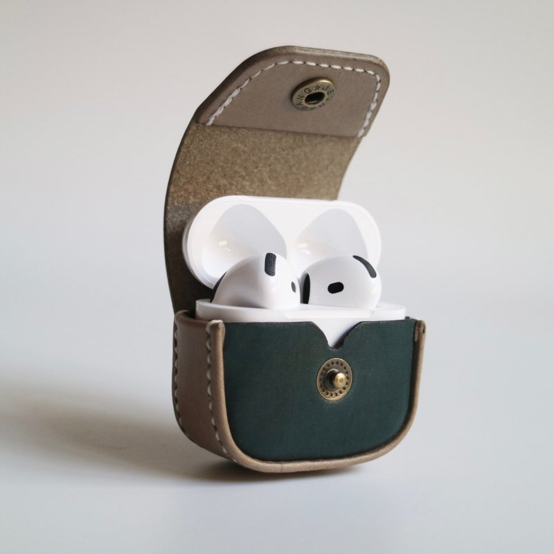 AirPods 4 皮革保護套 保護殼 收納皮套 ----砂岩納戶 - AirPods/耳機保護套 - 真皮 卡其色
