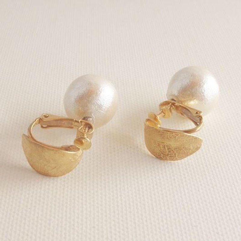 14mm 棉珍珠 葉子耳夾耳環 黃銅 - 耳環/耳夾 - 其他金屬 金色