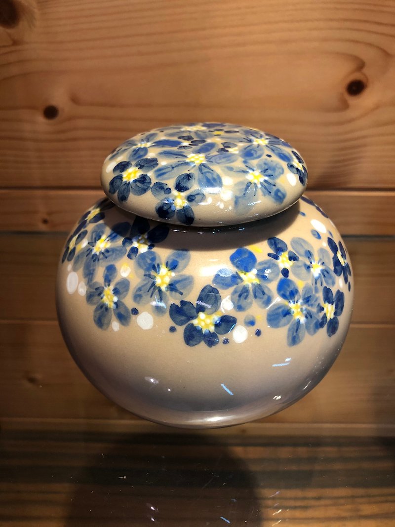 Hand-painted Hydrangea Tea Warehouse Pottery Tea Pot Storage Jar Ceramic Sealing Jar (Dark Blue) - Teapots & Teacups - Pottery Blue