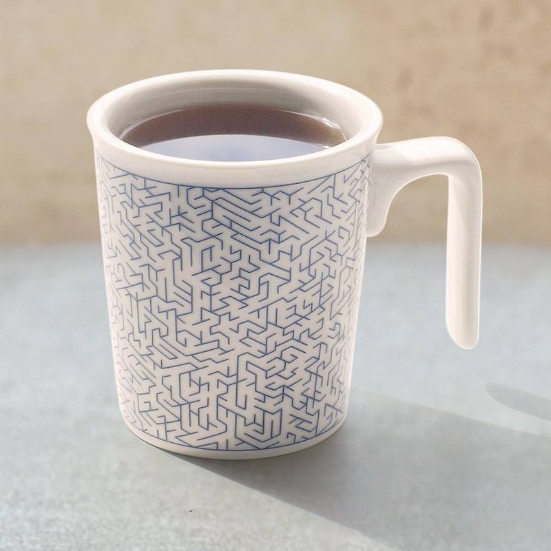 水迷宮-親親馬克杯 台灣精品/可微波/可加購蓋 - 咖啡杯/馬克杯 - 瓷 藍色