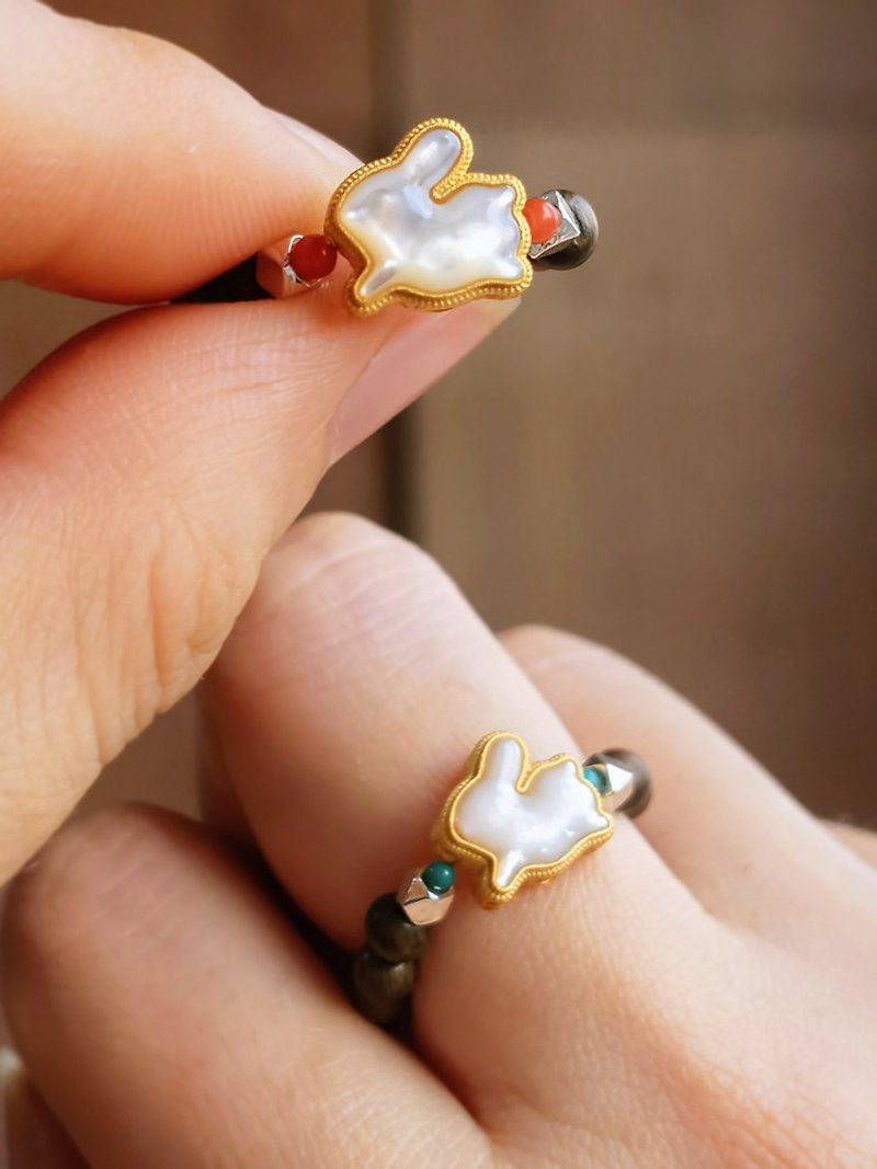 Fragrant little white rabbit toffee 925 Silver natural white butterfly shell green sandalwood ring - General Rings - Wood 