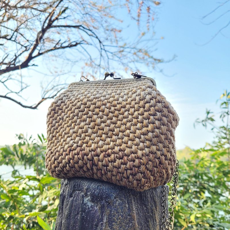 【YZG crochet】-grain plump-one-shoulder cross- kiss lock bag - Messenger Bags & Sling Bags - Other Man-Made Fibers Orange